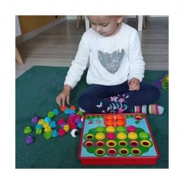 Joc educational button idea  cu 12 mozaicuri si 45 butoane colorate in 6 culori kruzzel my18258
