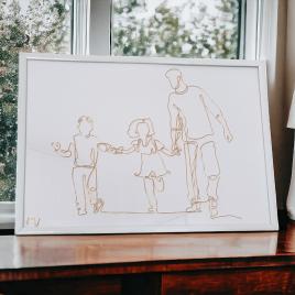 Un tatic cu 2 copii, tablou din sarma placata cu aur, 22×31 cm