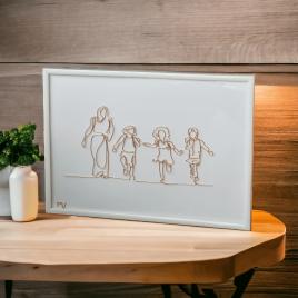 Mama cu 3 copii, tablou din fir continuu de sarma placata cu aur, 22×31 cm