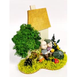 Aranjament de lemn cu licheni stabilizati si miniaturi