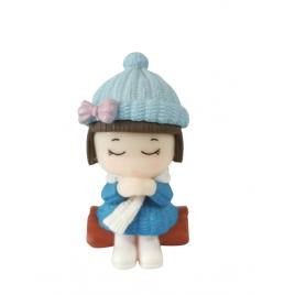 Miniatura fetita pe albastru