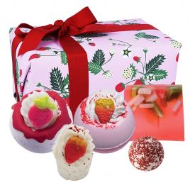 Set cadou Strawberry Feels Forever Bomb Cosmetics
