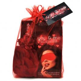 Joc erotic pentru cuplu You and Me cu petale de trandafir