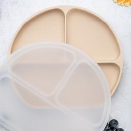 Farfurie compartimentata din silicon cu ventuza si capac appekids bubble beige