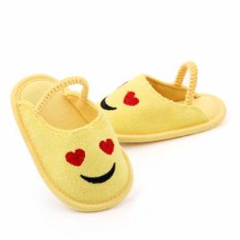 Pantofiori decupati pentru fetite - love emoticon (marime disponibila: 3-6 luni
