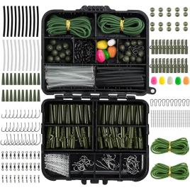 Set complet 278 accesorii pentru pescuitul crapului FISHINGBOX MAKE FISHING BETTER: cutie, cleme, carlige, agrafe rapide, legaturi, tuburi termocontractabile, porumb flotabil, bile cauciuc de verde sI negru pentru monturi