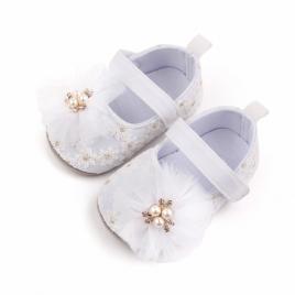 Pantofiori albi cu perlute pentru fetite (marime disponibila: 3-6 luni (marimea