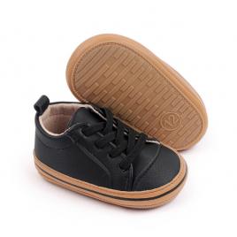 Pantofiori negri cu margini maro pentru baietei (marime disponibila: 3-6 luni