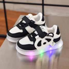 Adidasi albi cu negru cu luminite - panda (marime disponibila: marimea 21)