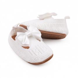 Pantofiori albi crosetati (marime disponibila: 3-6 luni (marimea 18