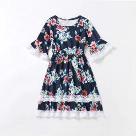 Rochiță bleumarin pentru fetițe cu imprimeu floral și mâneci cu dantelă (marime