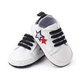 Adidasi albi cu stelute colorate (marime disponibila: 3-6 luni (marimea 18