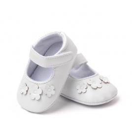 Pantofiori albi cu trei floricele aplicate (marime disponibila: 3-6 luni