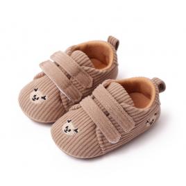 Pantofiori maro pentru bebelusi din material tip reiat (marime disponibila: