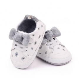 Pantofiori sport bebelusi albi cu imprimeu gri si fundita (marime disponibila: