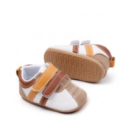 Adidasi pentru bebelusi, albi cu insertii maro (marime disponibila: 3-6 luni