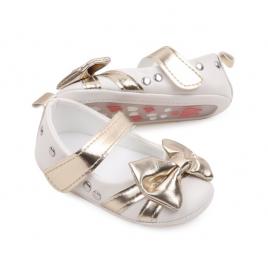 Pantofiori eleganti albi cu insertii aurii (marime disponibila: 6-9 luni