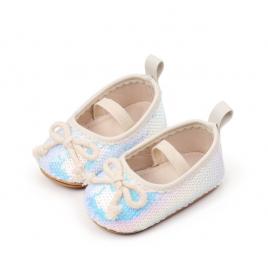 Pantofiori albi cu paiete si fundita (marime disponibila: 3-6 luni (marimea 18