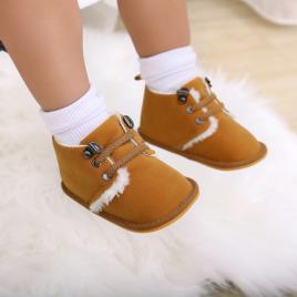 Ghetute maro deschis imblanite cu sireturi (marime disponibila: 3-6 luni
