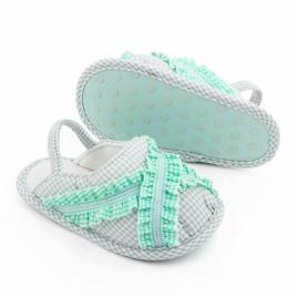 Pantofiori decupati in carouri vernil (marime disponibila: 6-9 luni (marimea 19