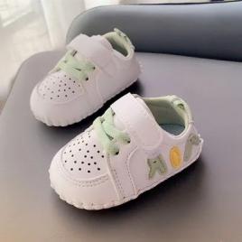 Adidasi albi pentru baietei - air (marime disponibila: 3-6 luni (marimea 18