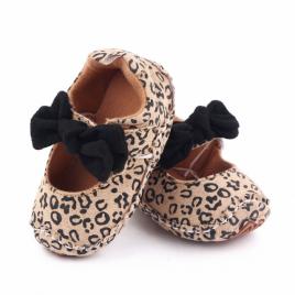 Pantofiori leopard cu fundita neagra (marime disponibila: 3-6 luni (marimea 18