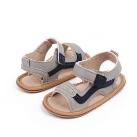 Sandalute gri cu insertie neagra pentru baietei (marime disponibila: 3-6 luni