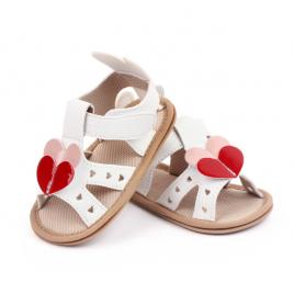 Sandalute albe cu doua inimioare (marime disponibila: 3-6 luni (marimea 18