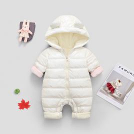 Combinezon alb sidefat din fas pentru bebelusi (marime disponibila: 6-9 luni