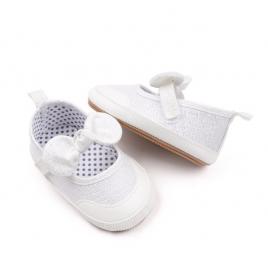 Pantofiori alb sidefat pentru fetite (marime disponibila: 6-9 luni (marimea 19