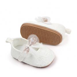 Pantofiori albi cu dantela inflorata (marime disponibila: 3-6 luni (marimea 18