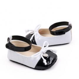Pantofiori eleganti alb cu negru pentru bebelusi (marime disponibila: 3-6 luni