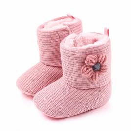 Cizmulite roz - floricica crosetata (marime disponibila: 6-9 luni (marimea 19