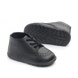 Ghetute negre cu sireturi (marime disponibila: 3-6 luni (marimea 18