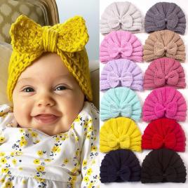Caciulita crosetata tip turban cu fundita (marime disponibila: 6-9 luni