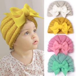 Caciulita crosetata tip turban cu fundita aplicata in fata (marime disponibila: