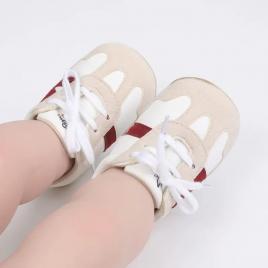 Adidasi albi cu crem si insertii visinii (marime disponibila: 9-12 luni