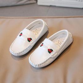Mocasini albi pentru baietei (marime disponibila: marimea 21)