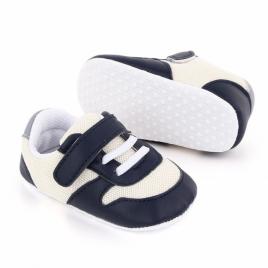 Adidasi albi cu insertii bleumarine pentru baietei (marime disponibila: 3-6