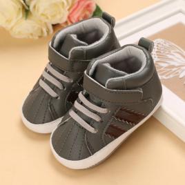 Ghetute gri cu dungi negre (marime disponibila: 3-6 luni (marimea 18