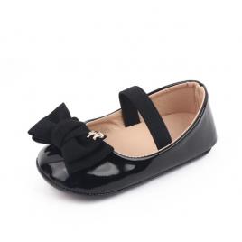 Pantofiori negri din lac cu fundita (marime disponibila: 3-6 luni (marimea 18