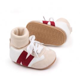 Tenisi albi cu crem cu ciorapel crem (marime disponibila: 3-6 luni (marimea 18