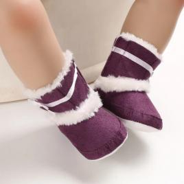 Cizmulite mov imblanite cu fulgi albi brodati (marime disponibila: 3-6 luni