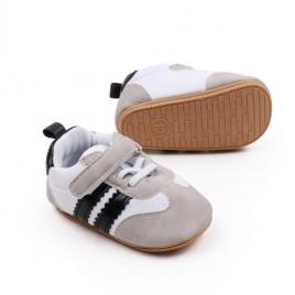 Adidasi albi cu gri si dungi negre (marime disponibila: 3-6 luni (marimea 18