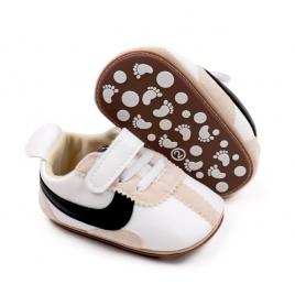 Adidasi albi cu negru si crem (marime disponibila: 3-6 luni (marimea 18