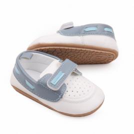 Pantofiori albi cu bleu de ocazie pentru baietei (marime disponibila: 3-6 luni