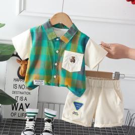 Costumas pentru baietei cu camasuta verde in carouri (marime disponibila: 2 ani)
