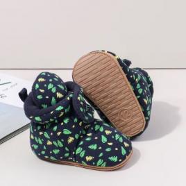 Cizmulite bleumarine cu imprimeu verde si galben (marime disponibila: 3-6 luni