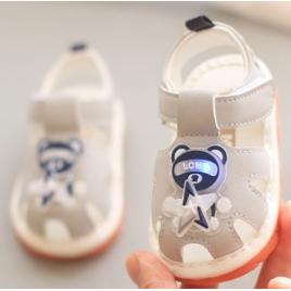 Sandalute gri cu piuitoare - ursulet cu led (marime disponibila: marimea 21)