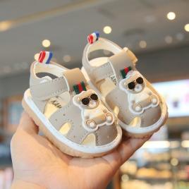 Sandalute crem cu piuitoare - cool bear (marime disponibila: 6-9 luni (marimea